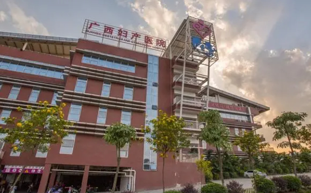 广西壮族自治区妇幼保健院口腔科龅牙矫正案例揭秘!技术风格介绍